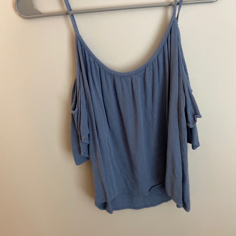 Open shoulder short sleeve crop top